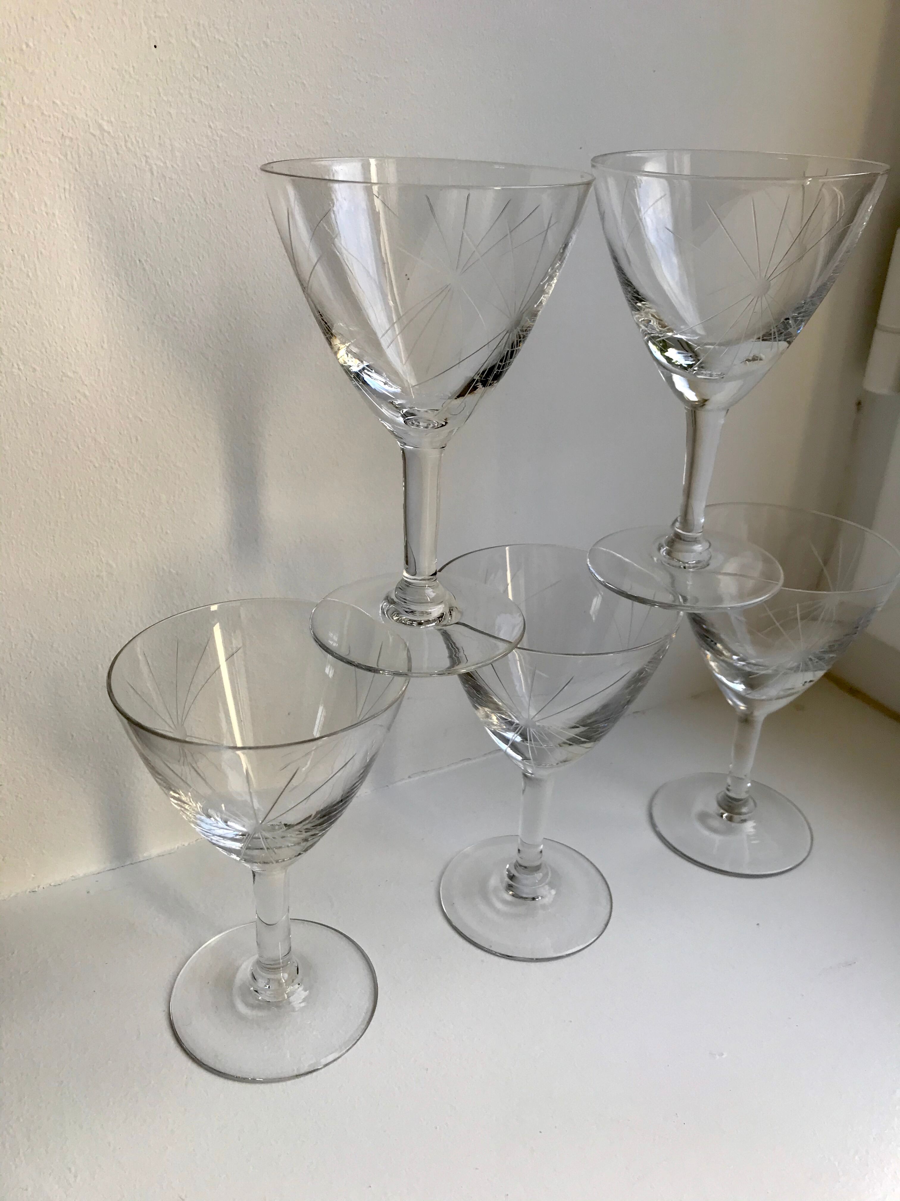 Set of 5 engraved wine glasses star model 50s