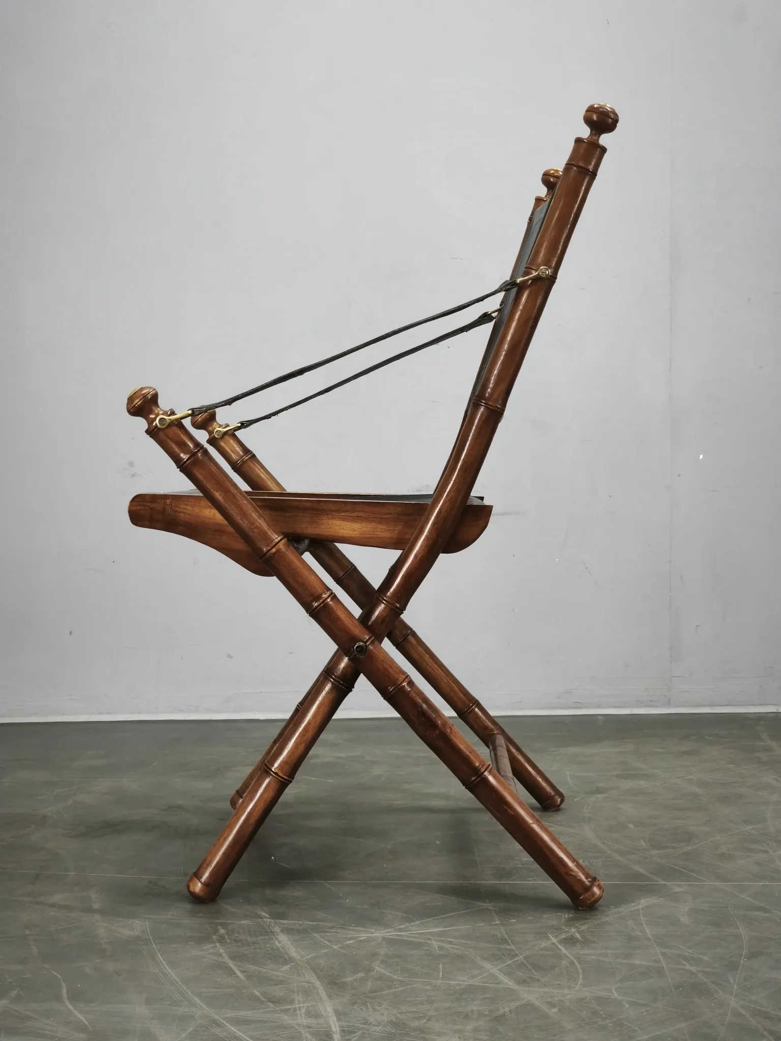 1970s French Folding Safari Chair in Teak, Black Leather and Brass