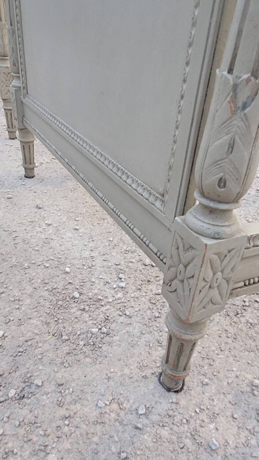 Pair of antique Louis XVI style beds with patina - 1900s