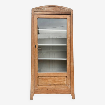 Armoire parisienne vitrine