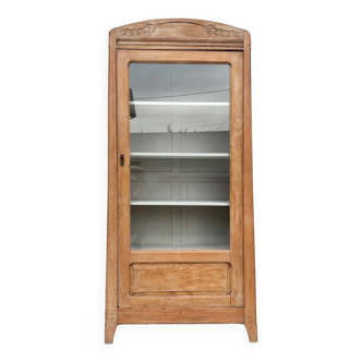 Armoire parisienne vitrine