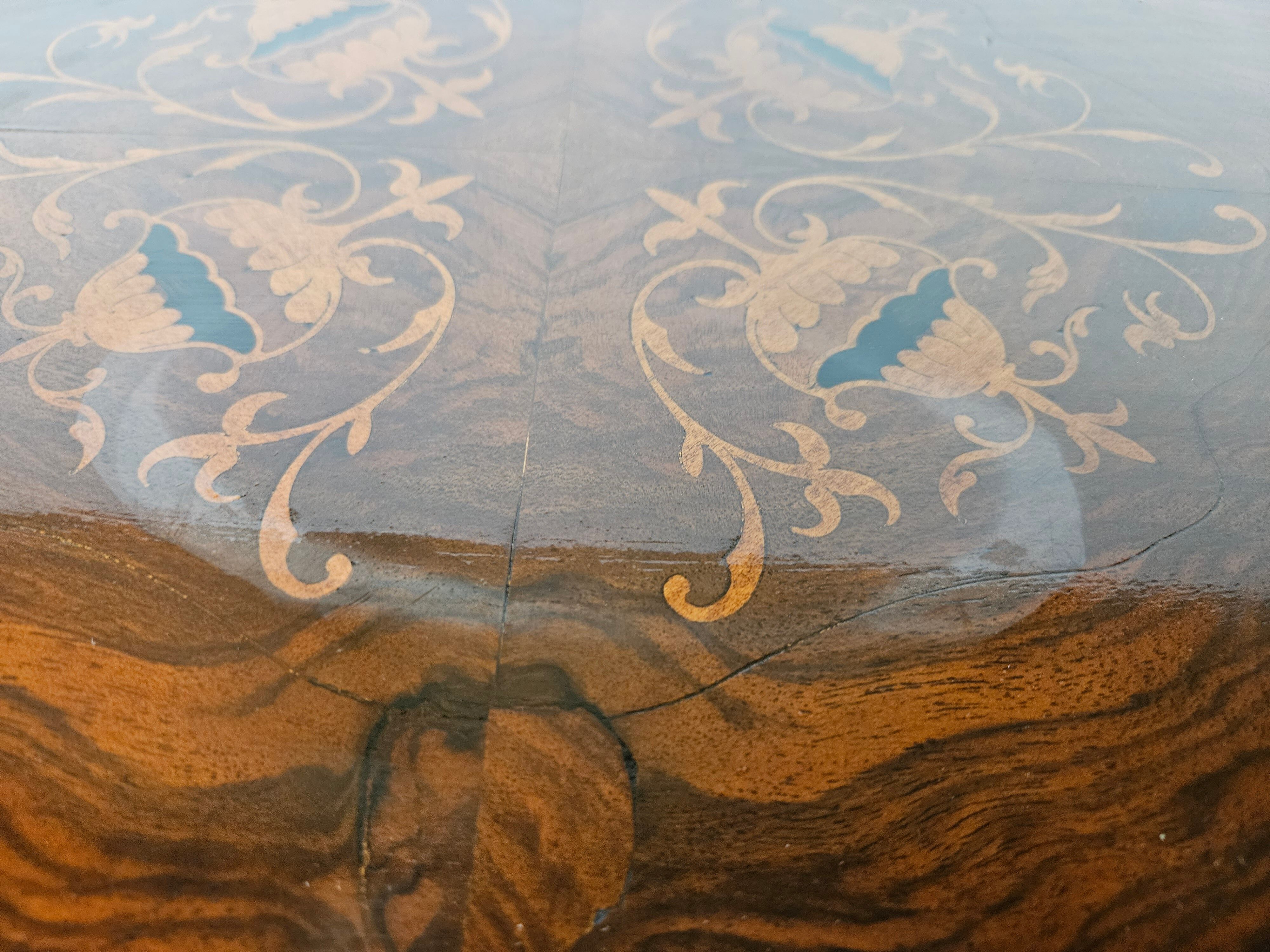 Coffee table in walnut with maple inlays and wheels