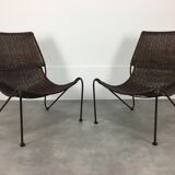 Paire de fauteuils en rotin et fil d'acier par Frederick Weinberg