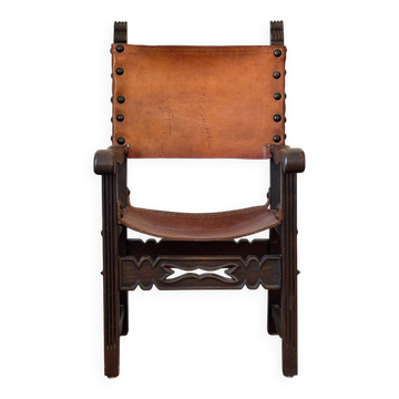 Fauteuil Frailero espagnol ancien — bois sculpté & cuir pleine fleur trone