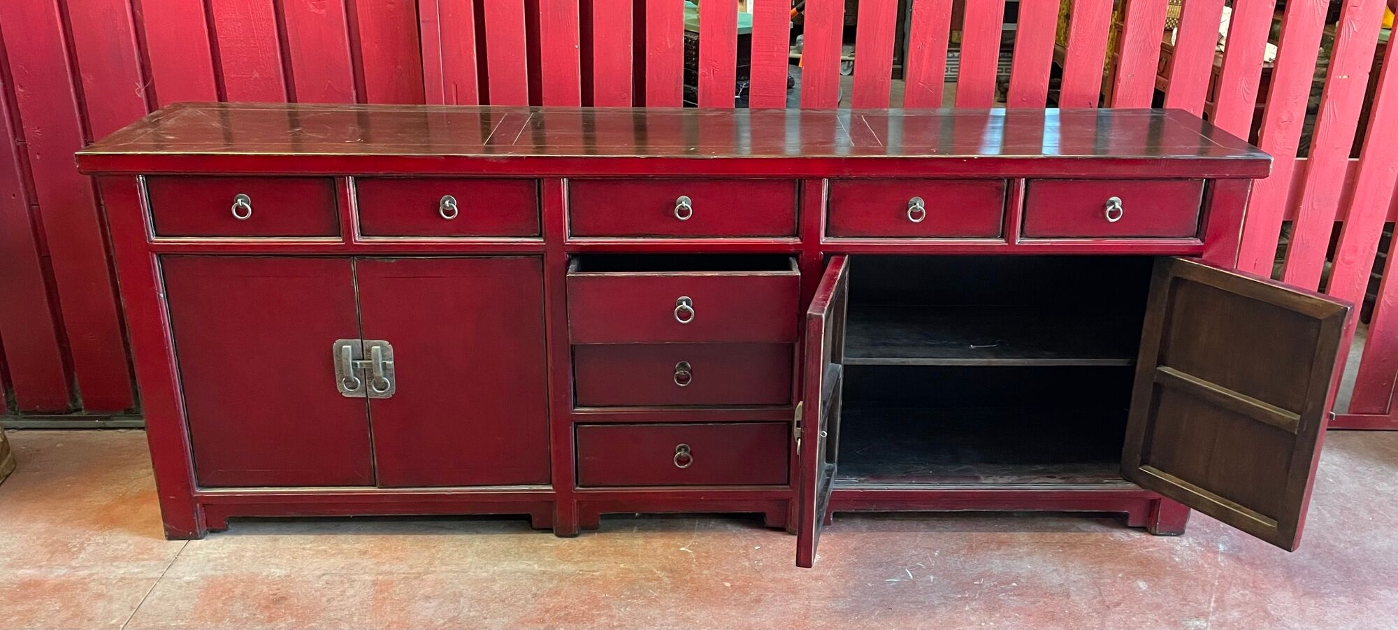 China bahut red lacquered buffet of unusual width 2m60 traditional manufacture