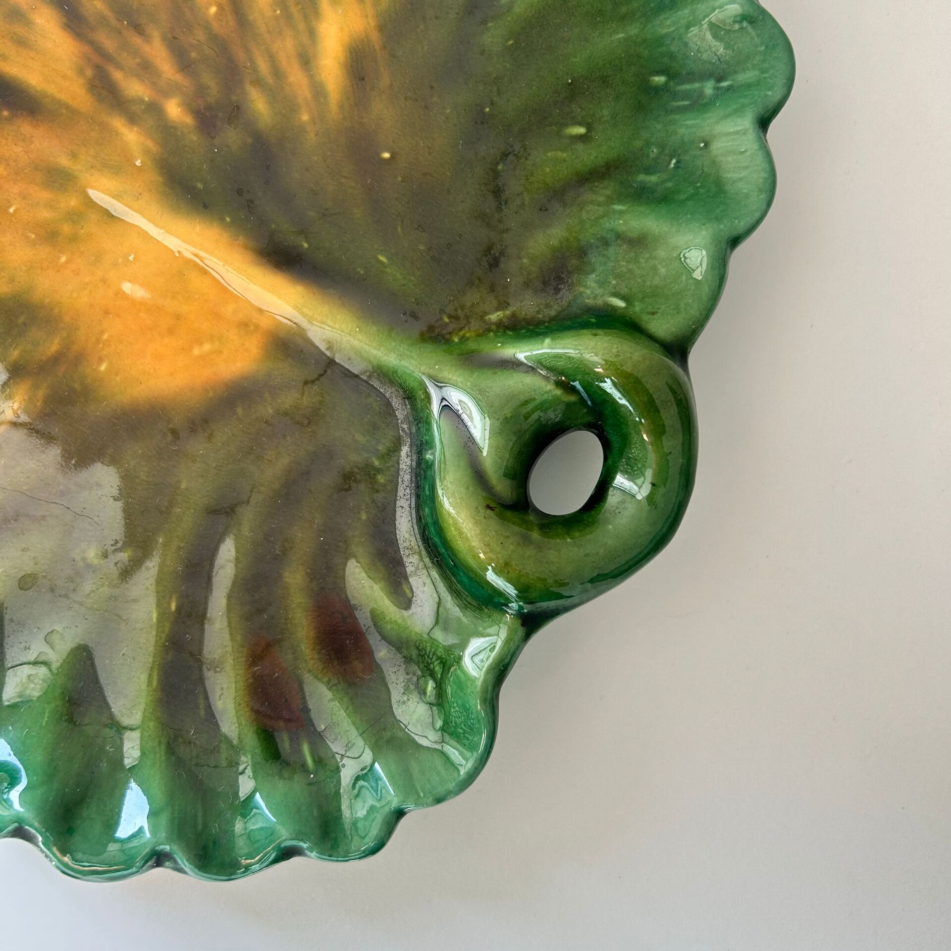 Large alocasia leaf plate