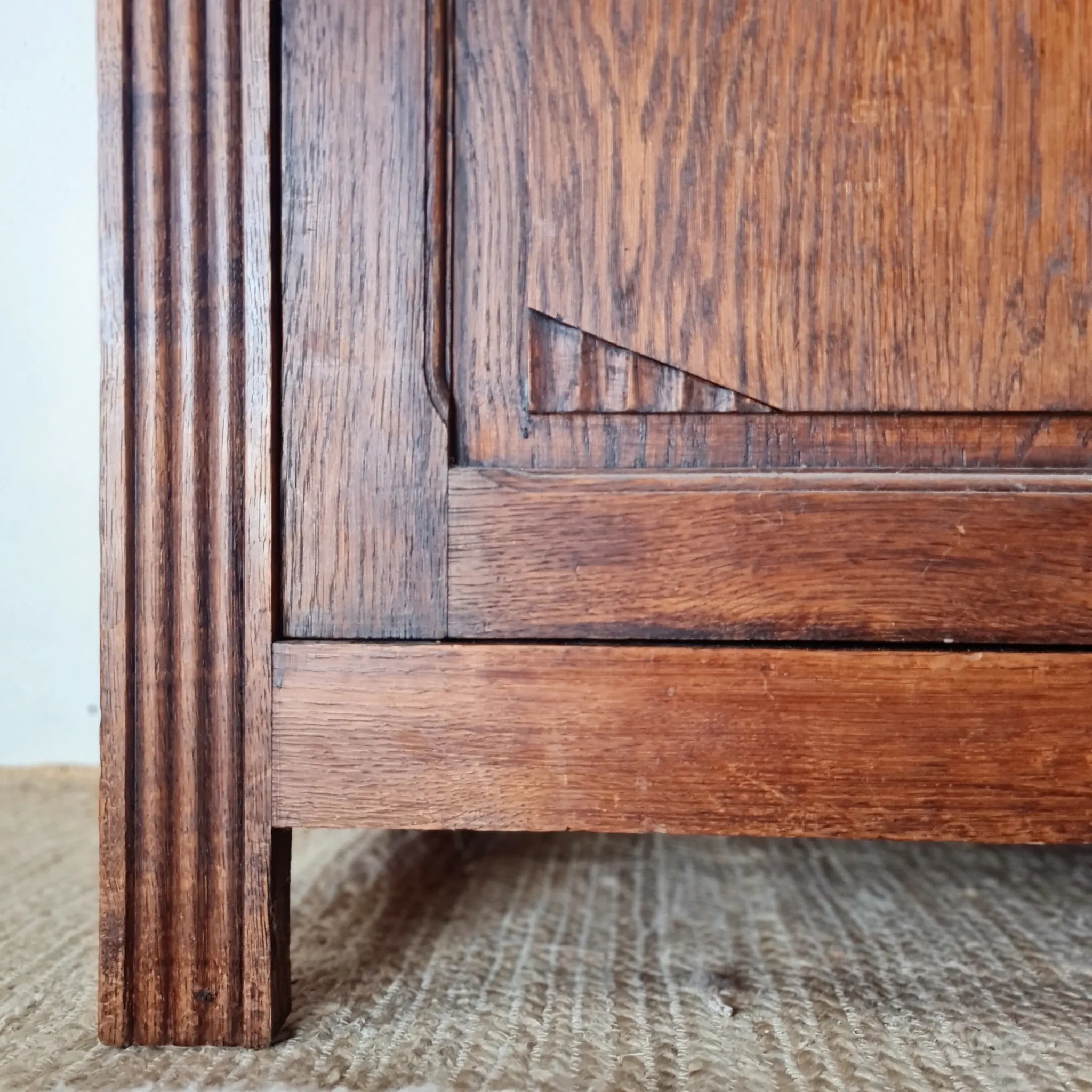 Antique carved wooden bonnetière – Art Deco / Art Nouveau style