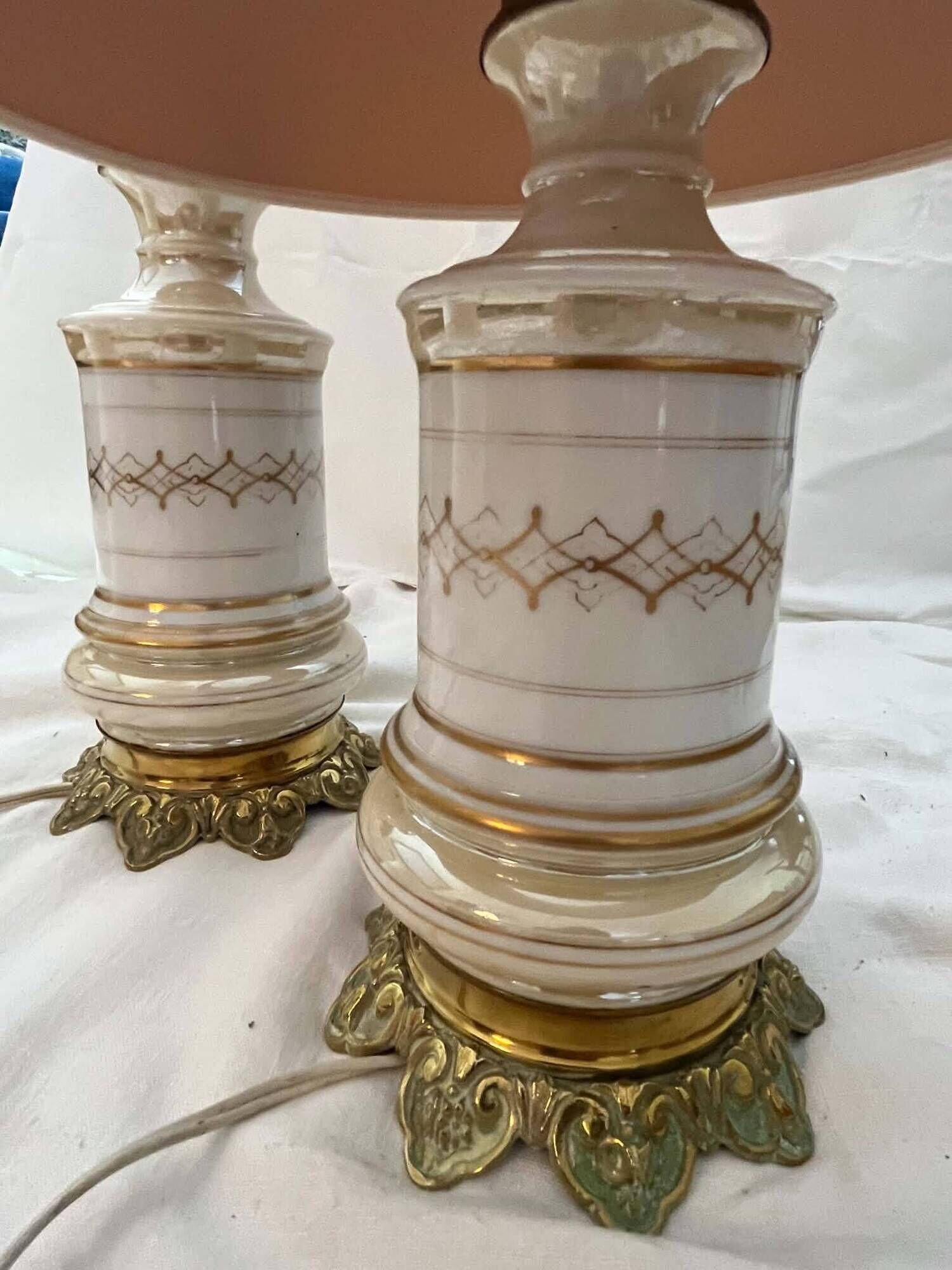 Lot including 2 oil lamps from the 19th century, equipped with their electric wire.