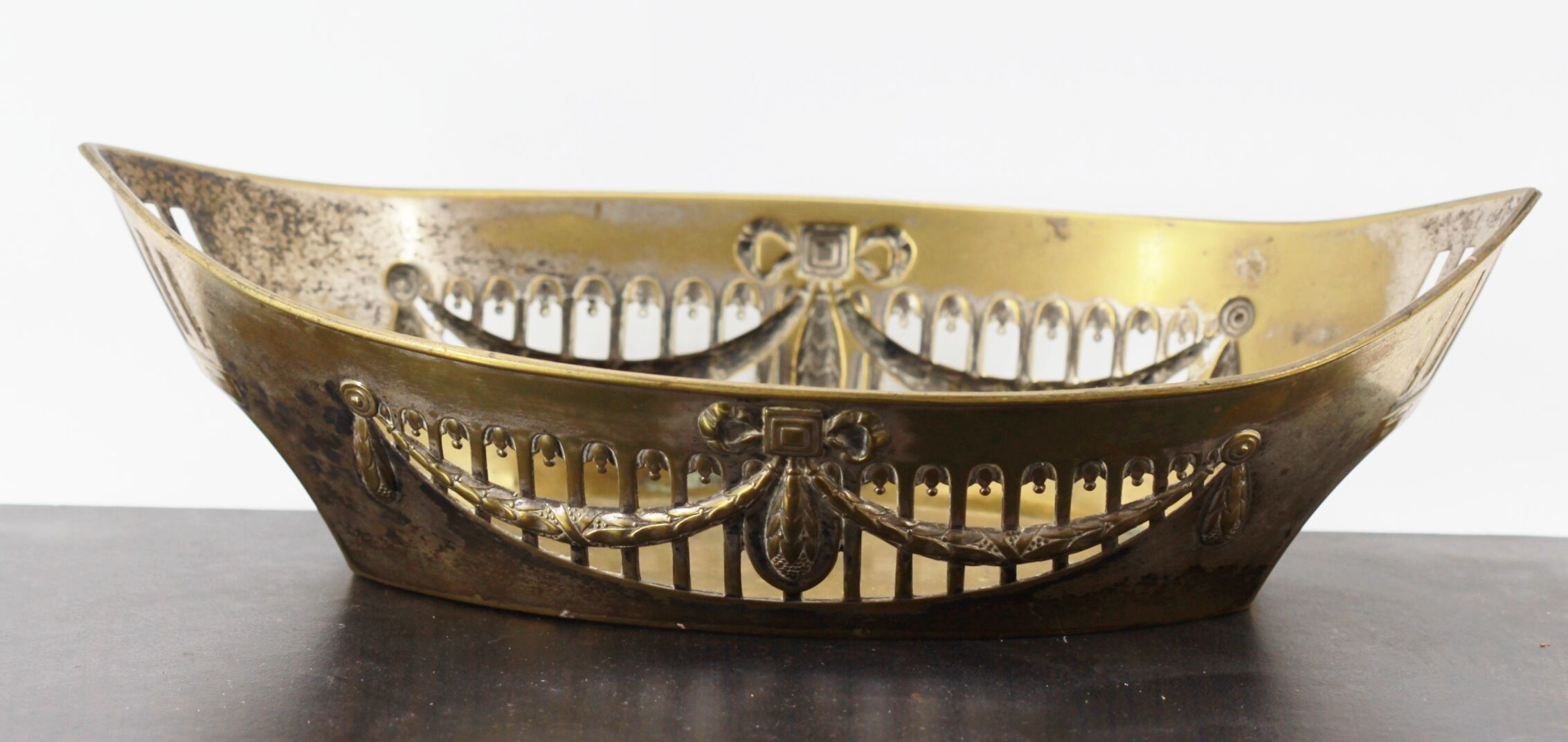 Art deco bread basket