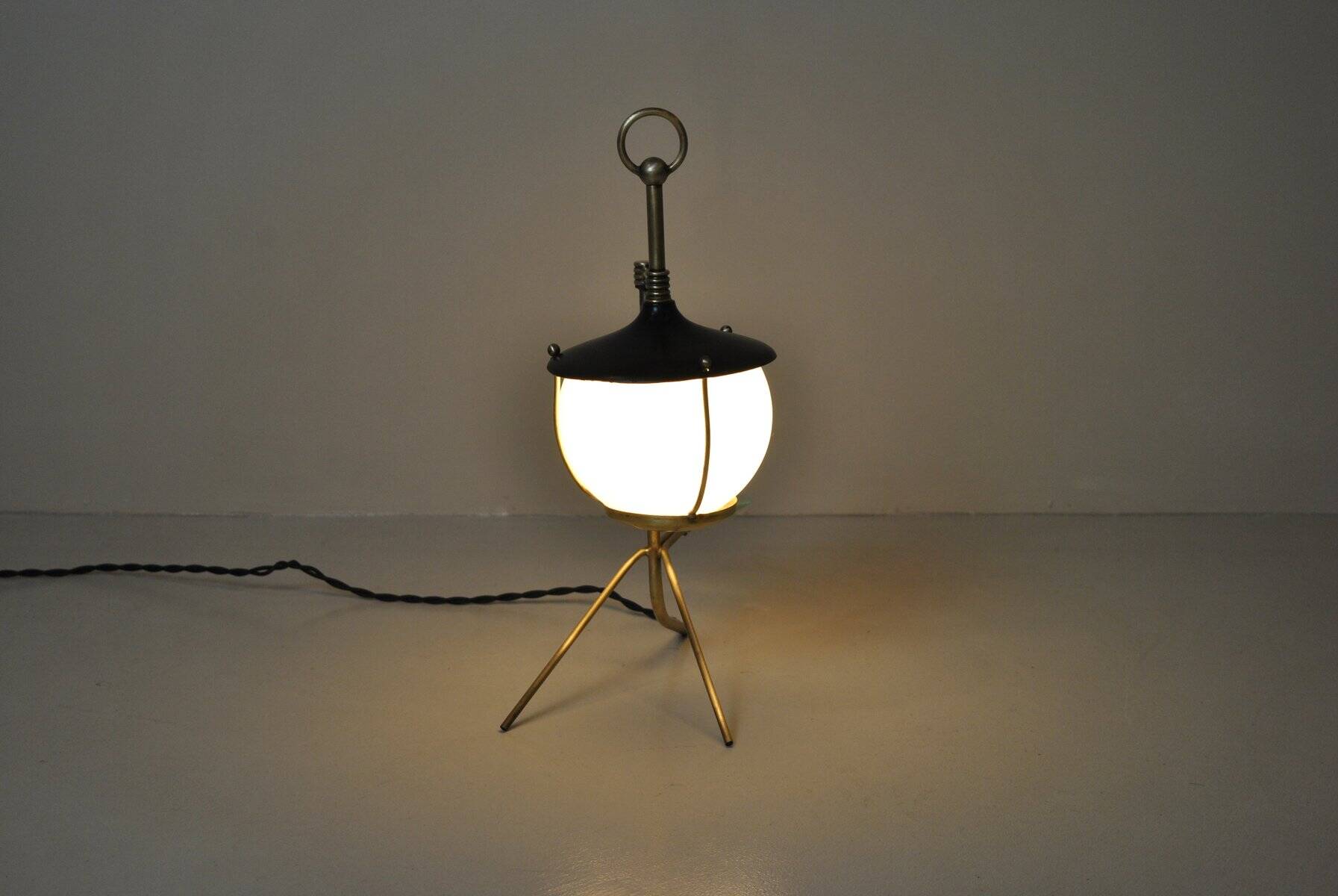 Lampe de table en forme de lanterne en laiton, années 50