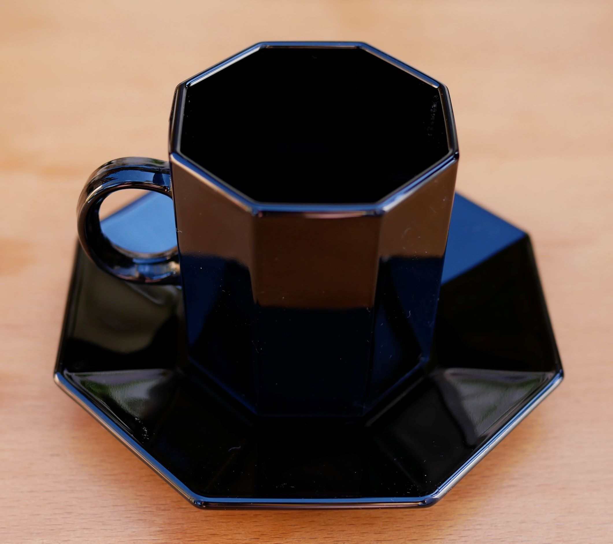 Set of 6 cups and under black vintage cups