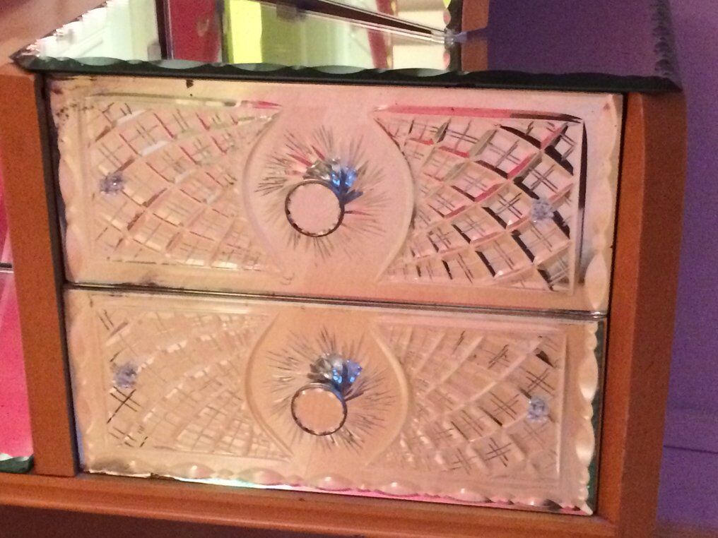 Art Deco mirror dressing table