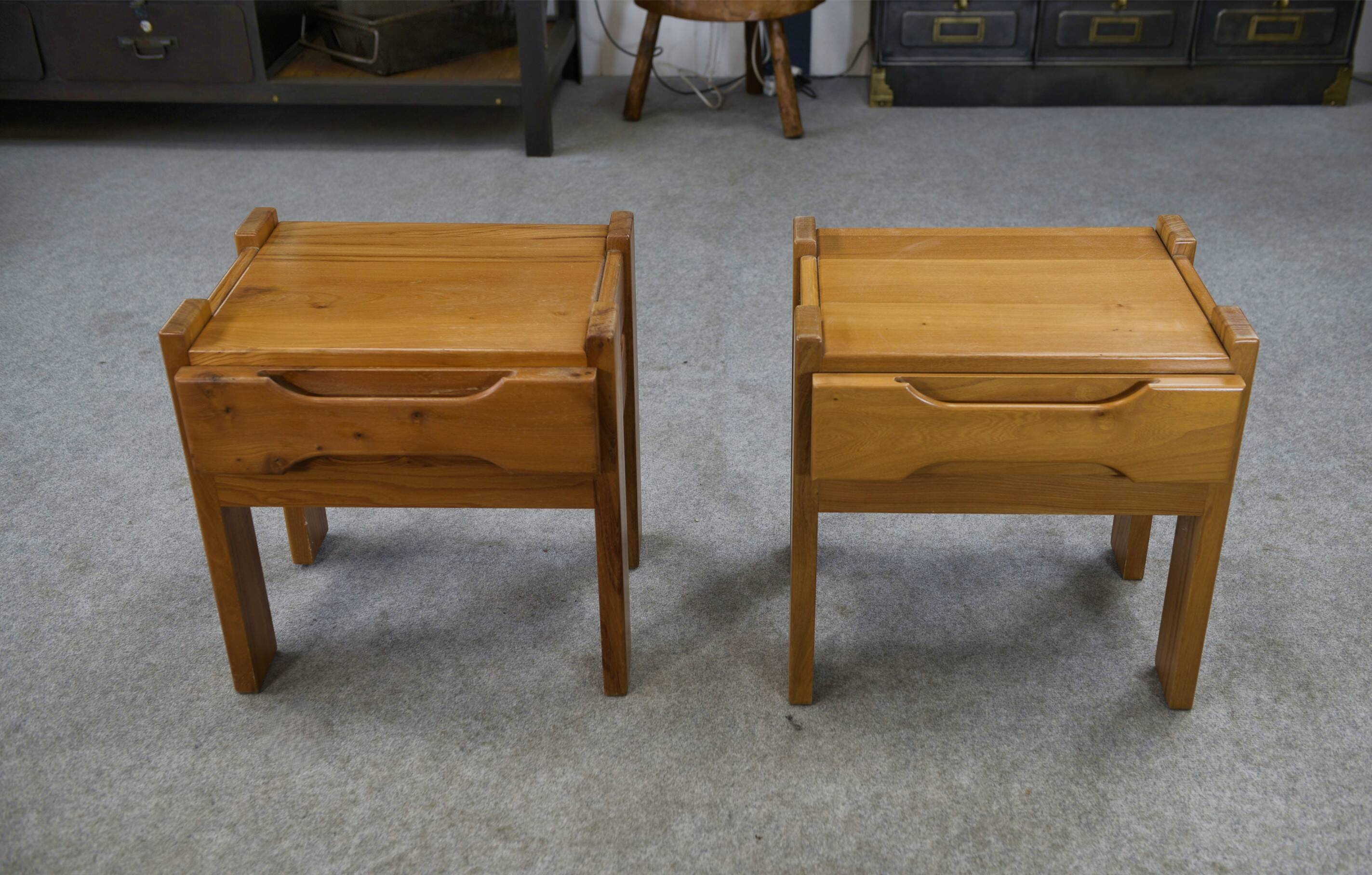 Paire de chevets en orme pour maison regain 1970's