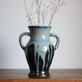 Blue vase with coves