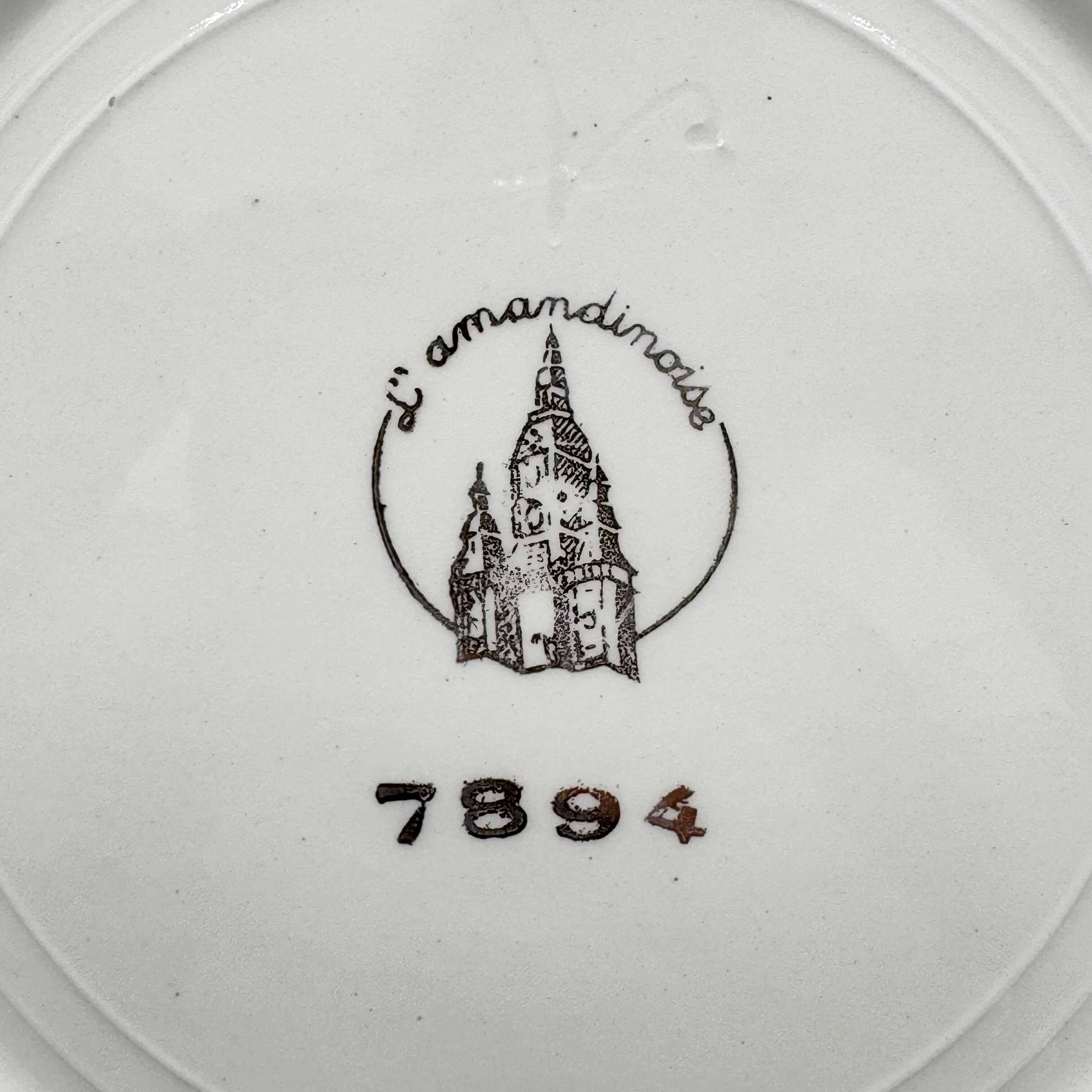 Amandinoise dinner plates, yellow with gold rims