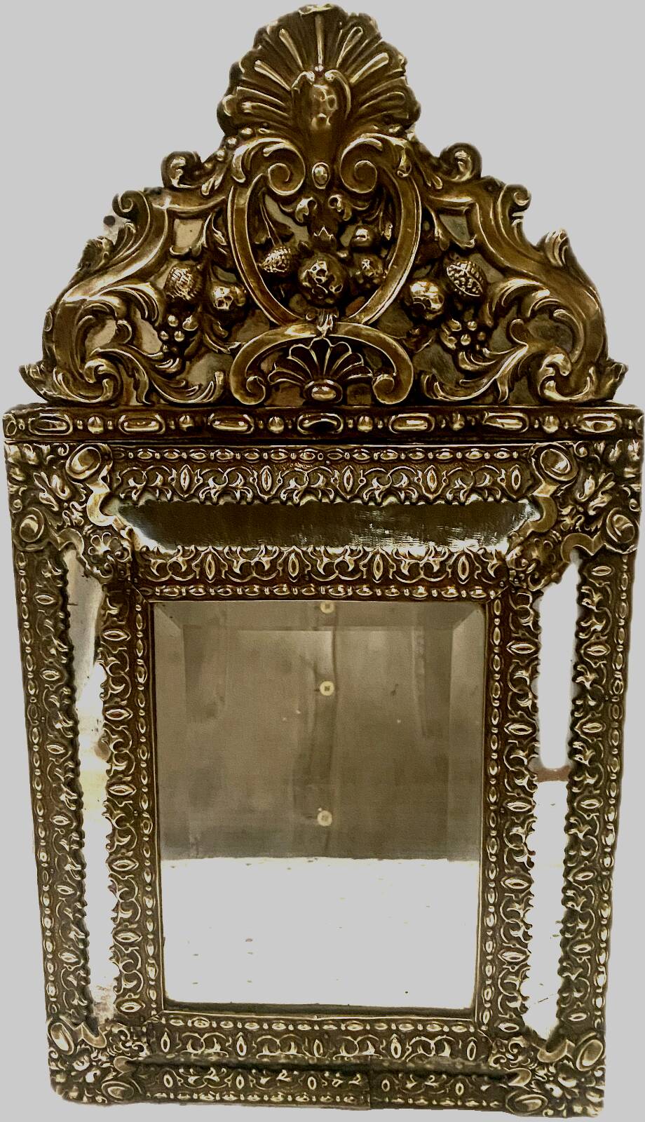 Miroir a parcloses en cuivre repoussé XIX siècle
