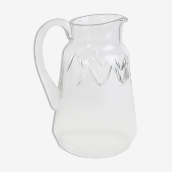 Pitcher in blown and chiseled glass