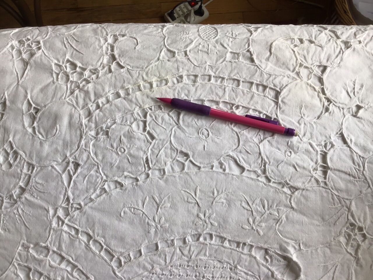 Embroidered tablecloth 1m60x2m60