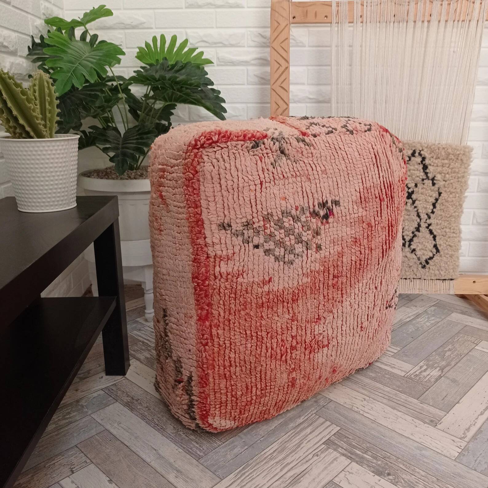 Handmade Berber pouf in wool 60 X 60 X 20 CM
