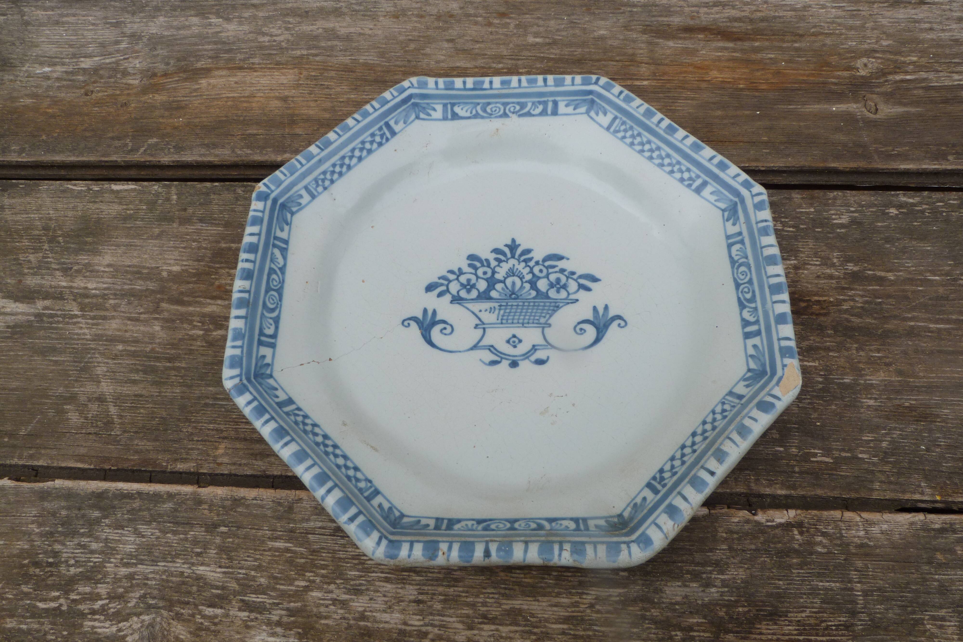 Large octagonal antique plate in Rouen faience.