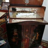 Art deco apartment bar