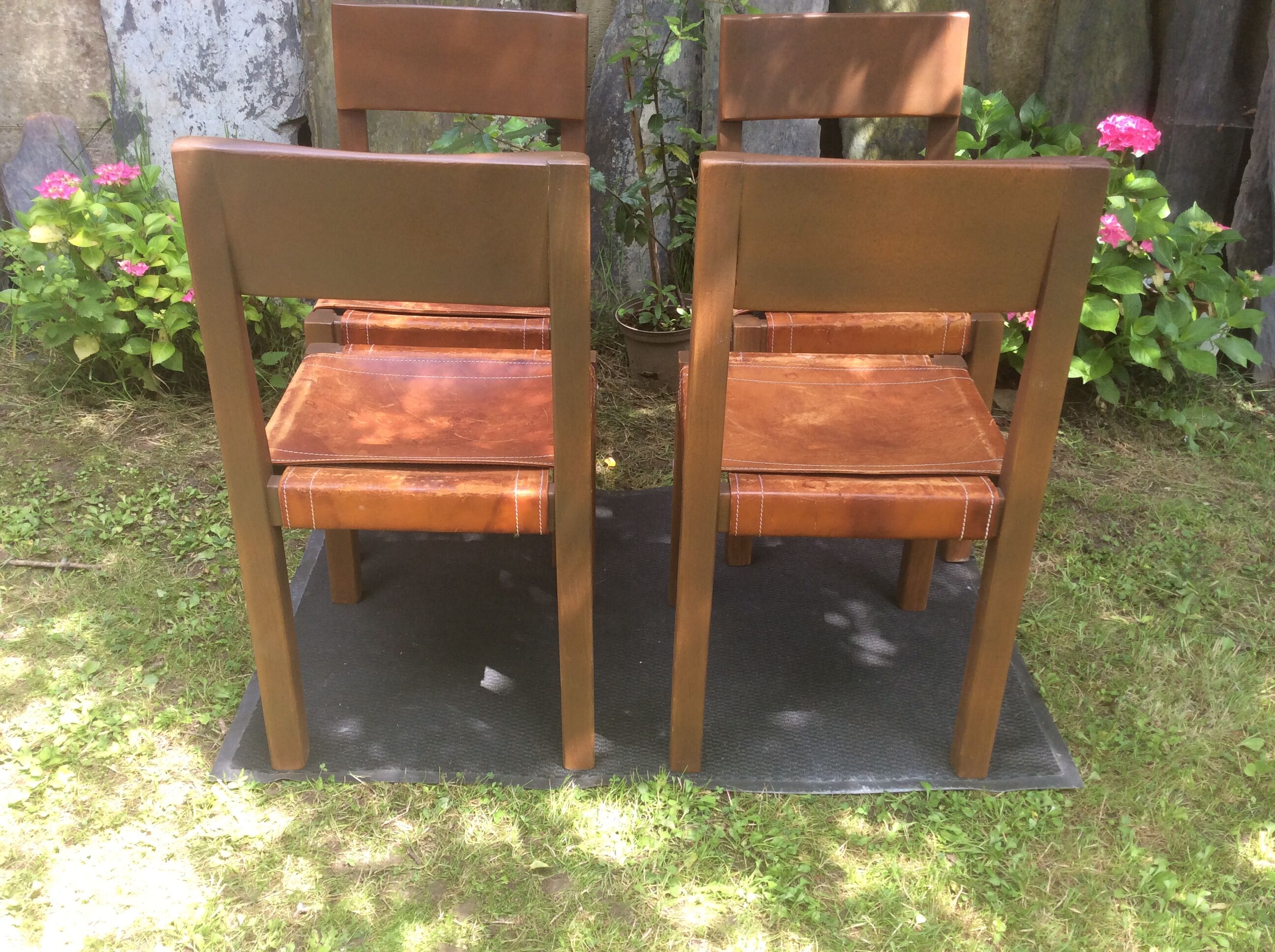 Series of 4 vintage chairs with elm base and brown leather seats in the Pierre Chapo way.