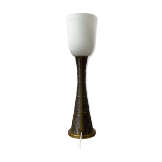 Lampe de table Sonja Katzin mid-century laiton et verre opalin