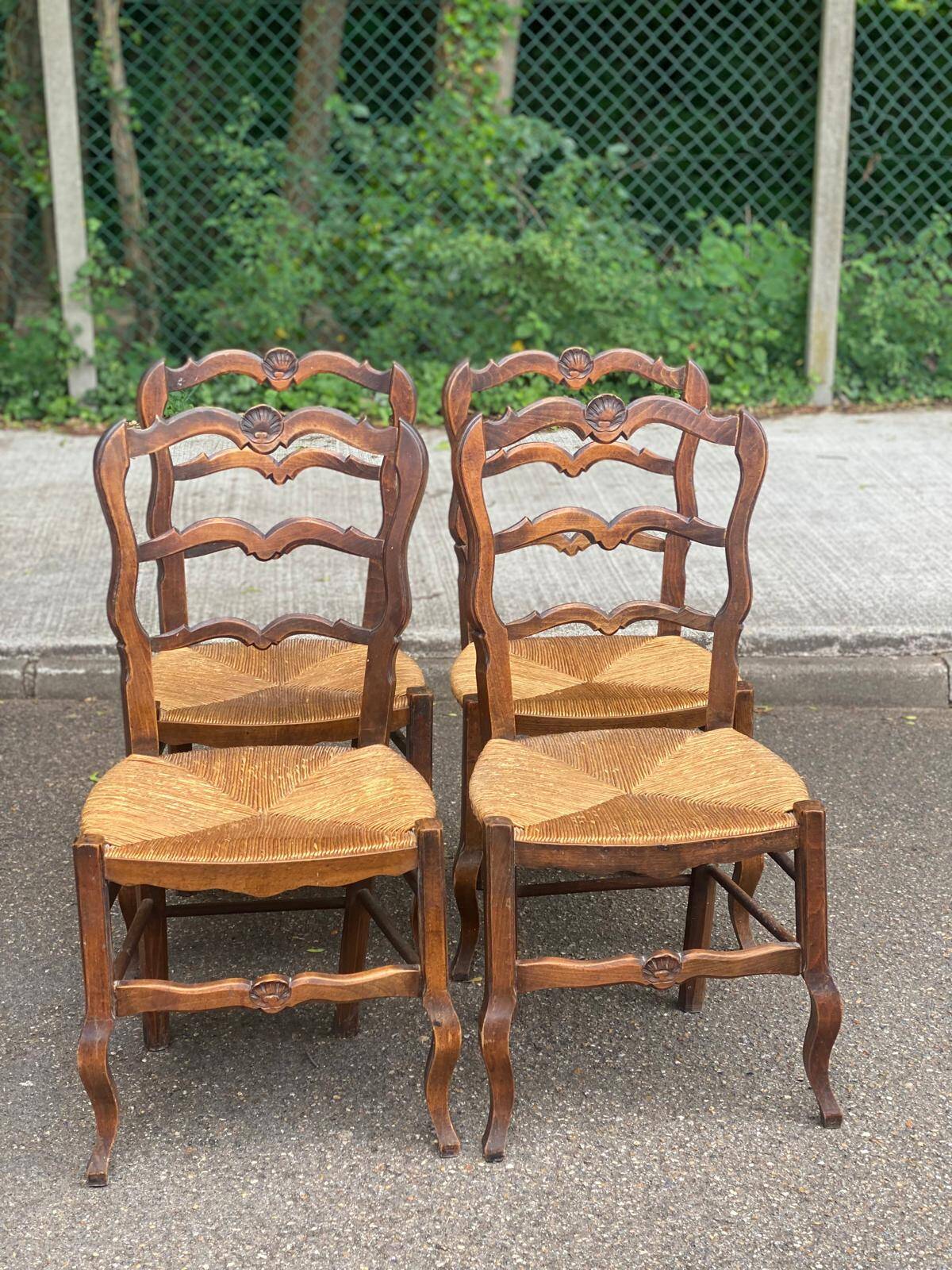4 Louis XV chairs in solid carved oak with rush seats from the 19th century.