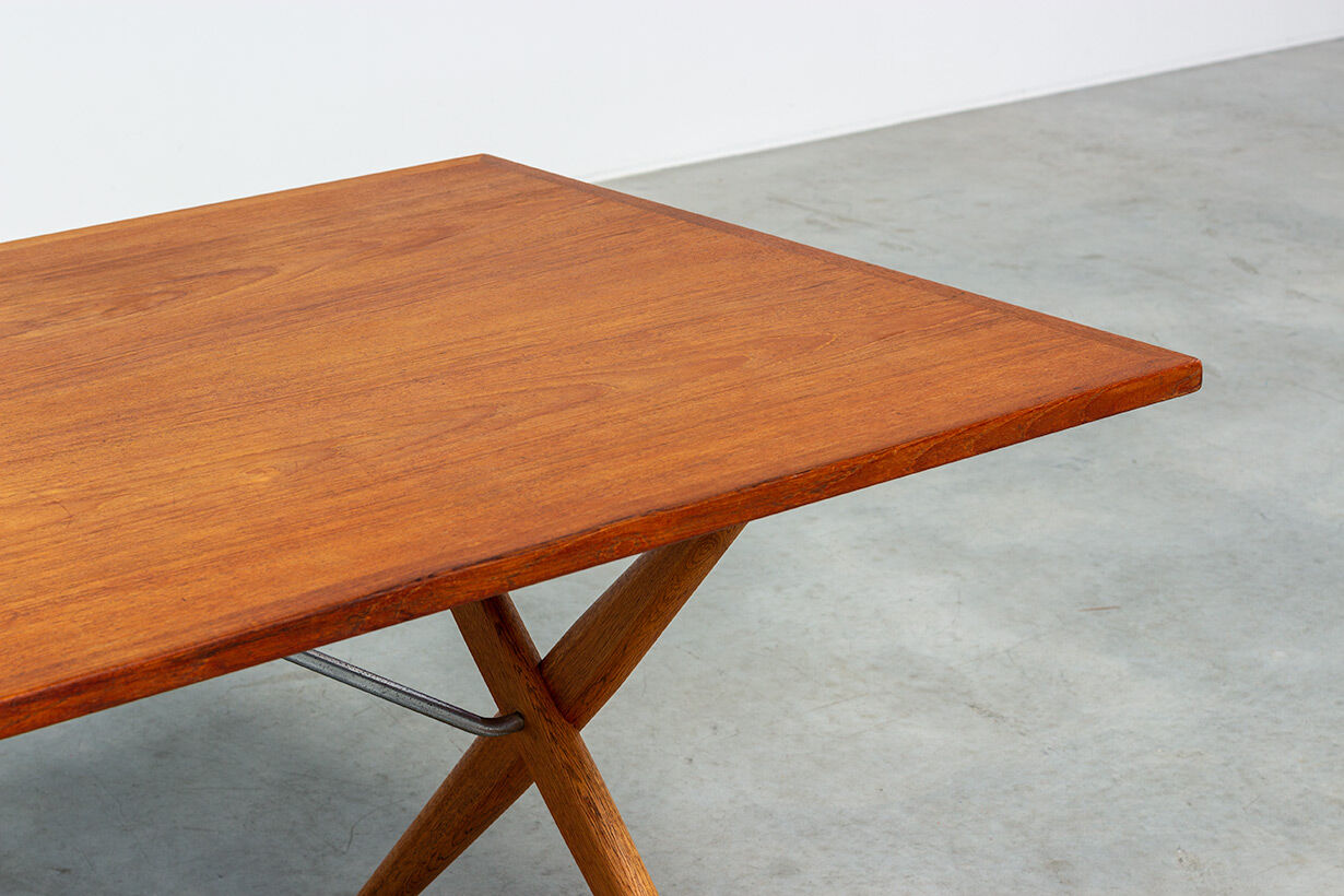 Dining table AT-303 Designed by Hans Wegner in 1955 Andreas Tuck