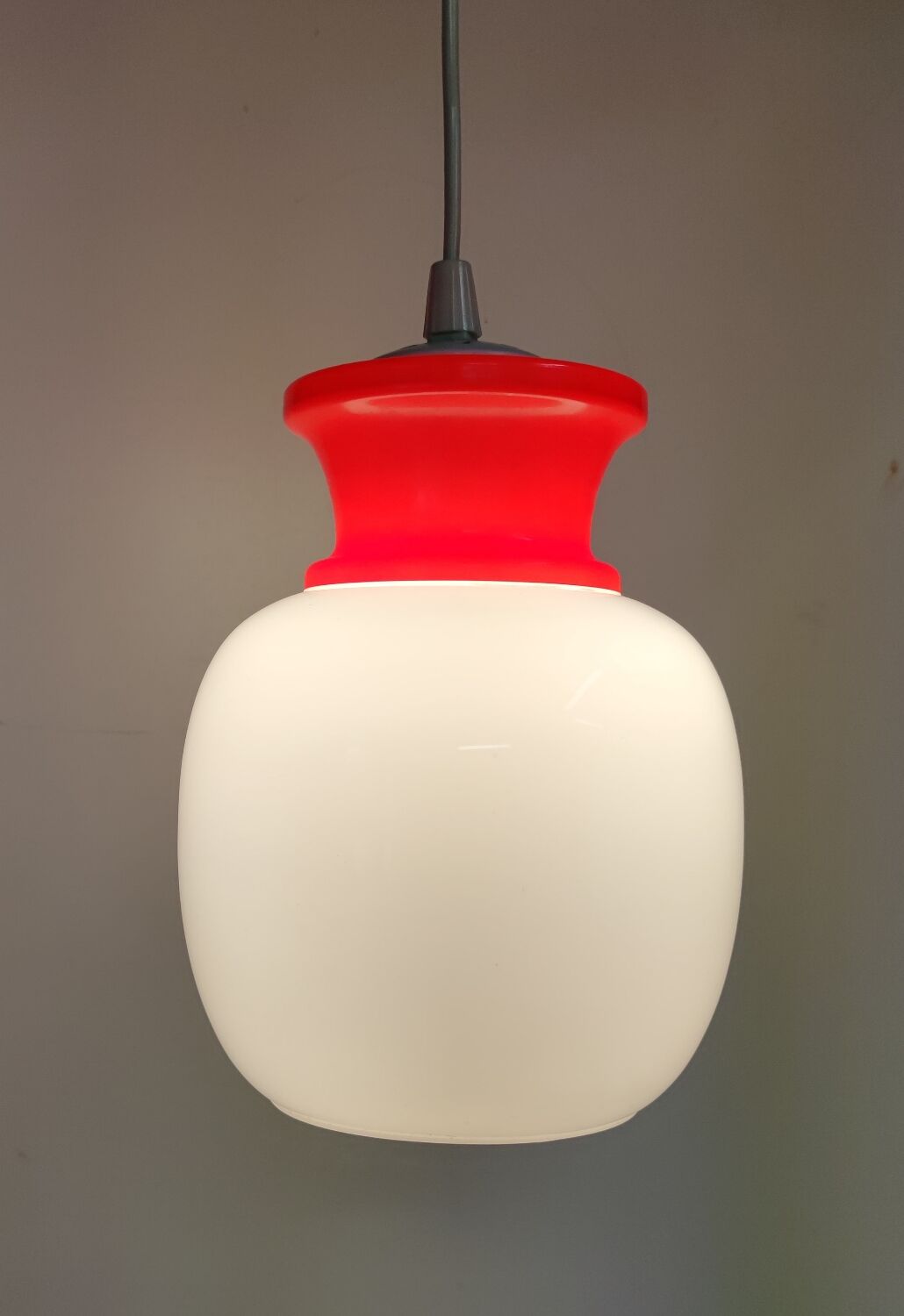 Opaline suspension