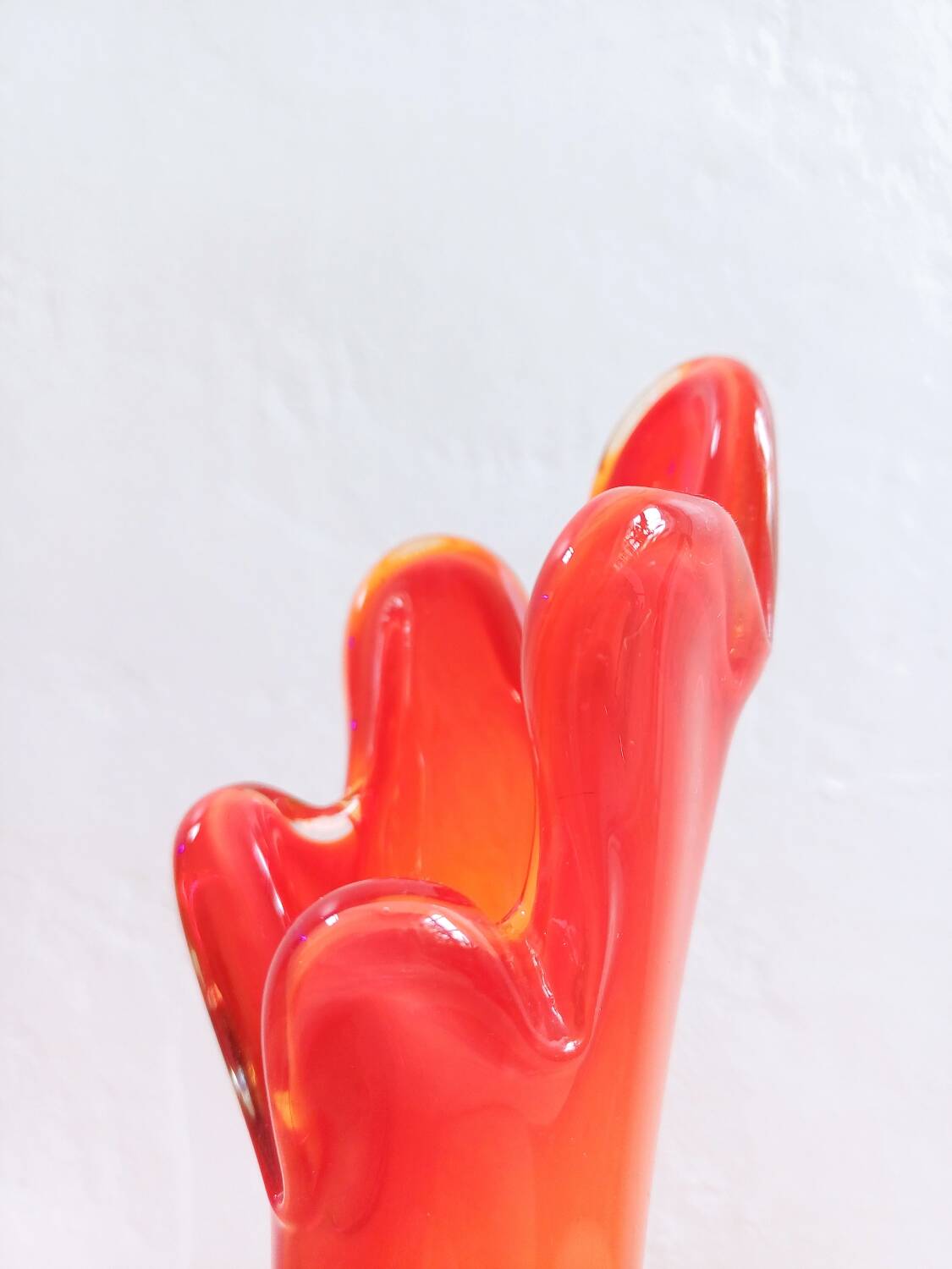 Vintage Hand-Blown Amberina Art Glass Vase – Mid-Century Modern Swung