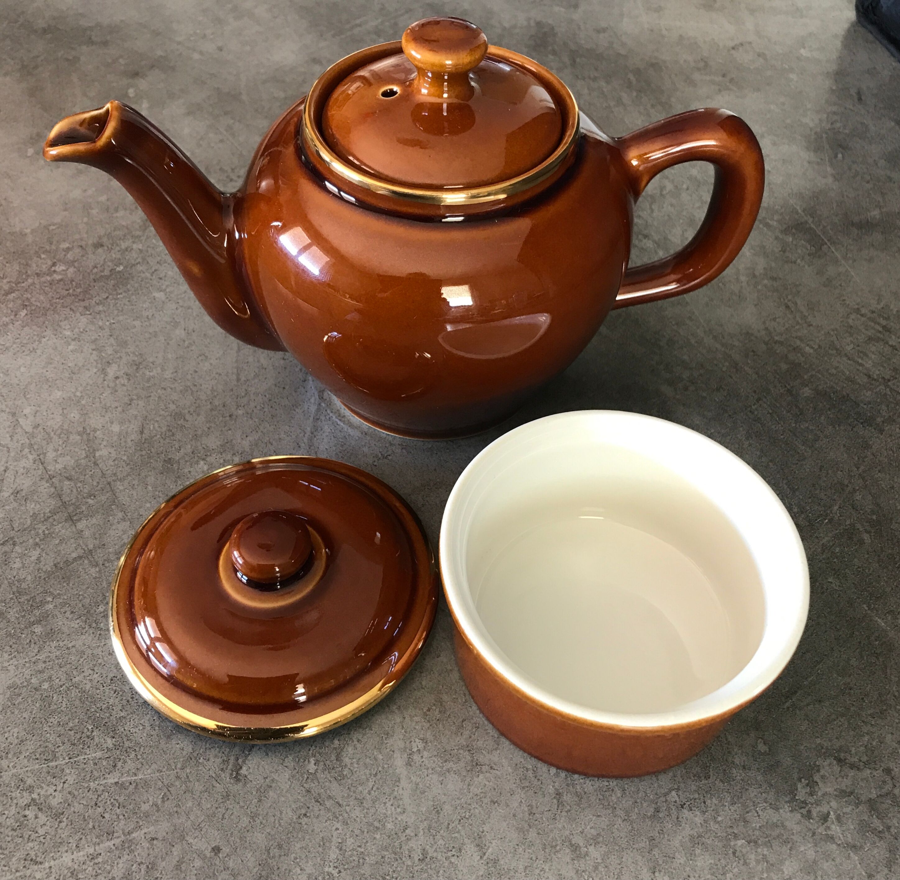Teapot AND sugarpot