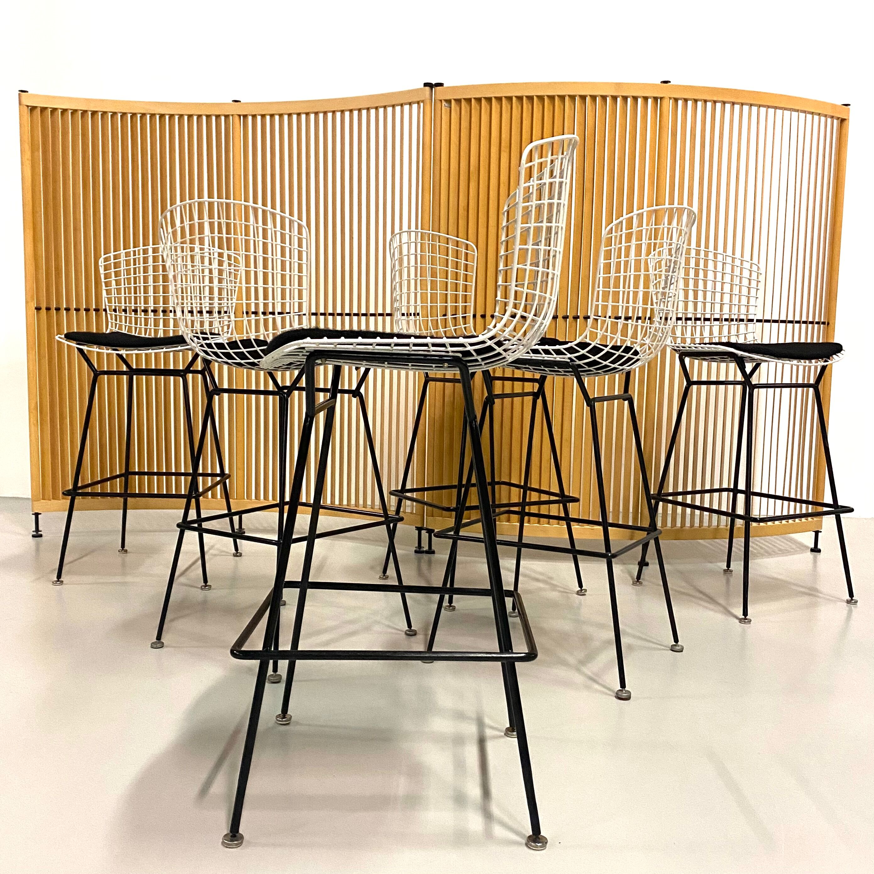 Wire barstools by Harry Bertoia for Knoll, 1960
