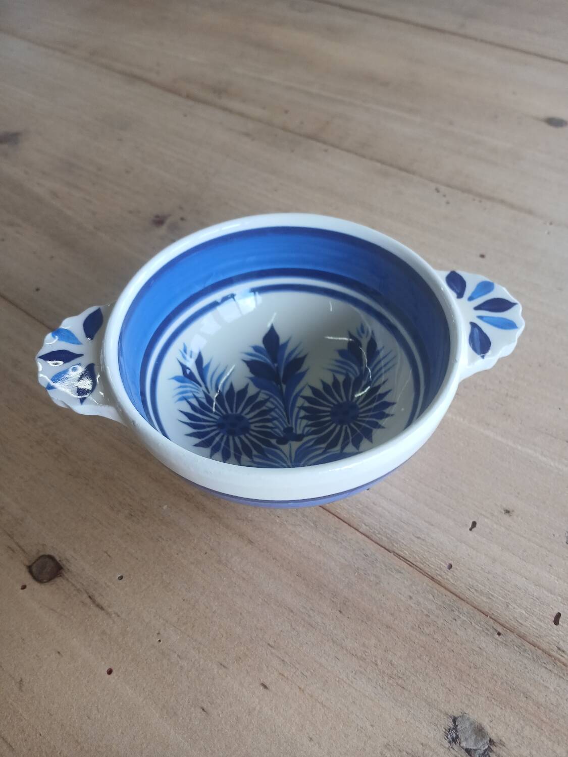 Antique art earthenware ear bowl