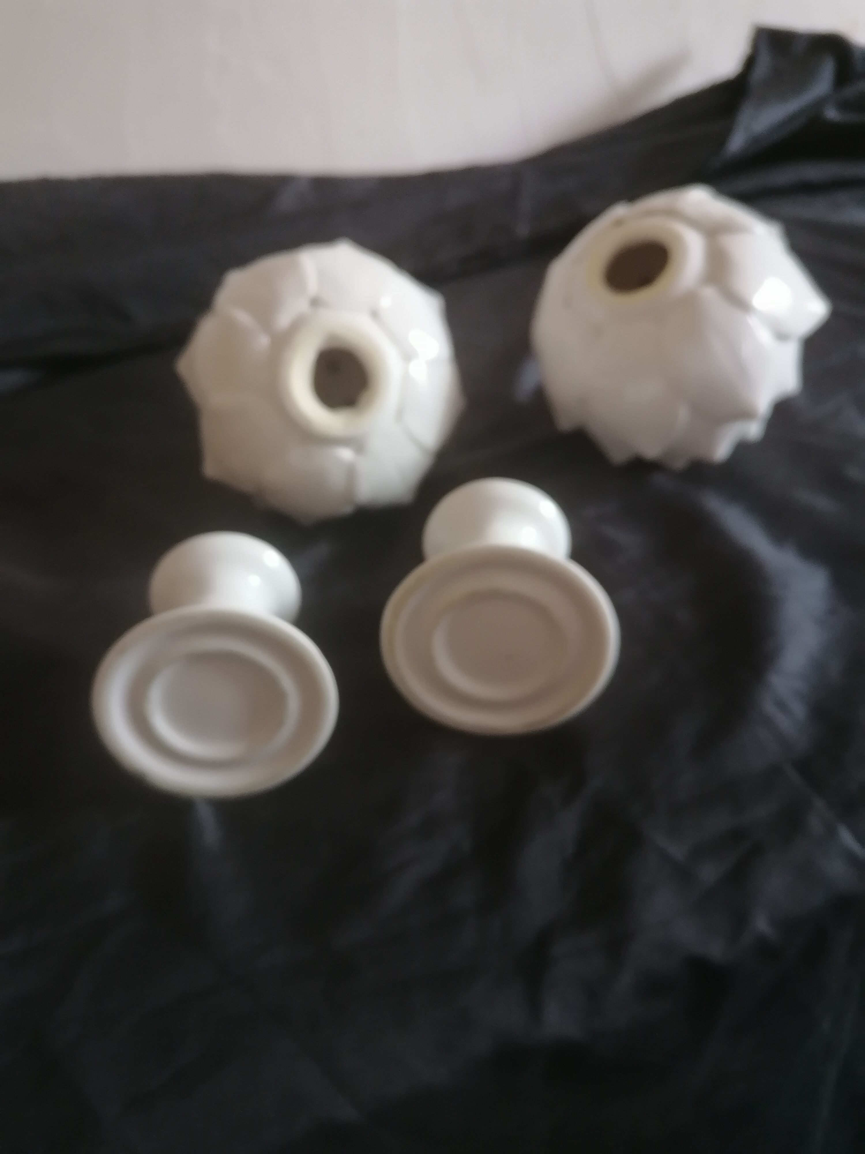 Pair of porcelain artichokes. Mid-twentieth century.