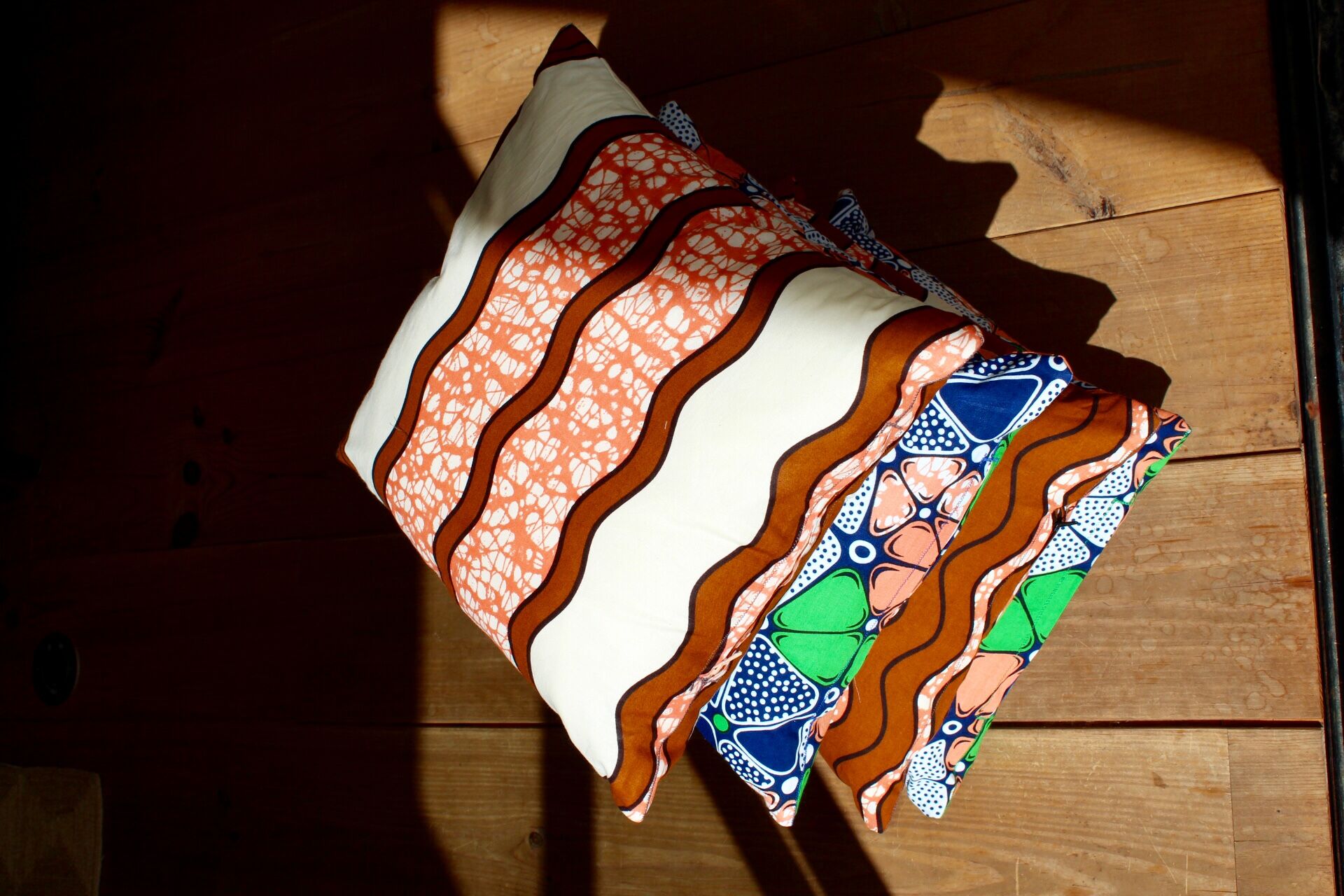 4 coussins 40x40cm covers made in 2 different wax assorted