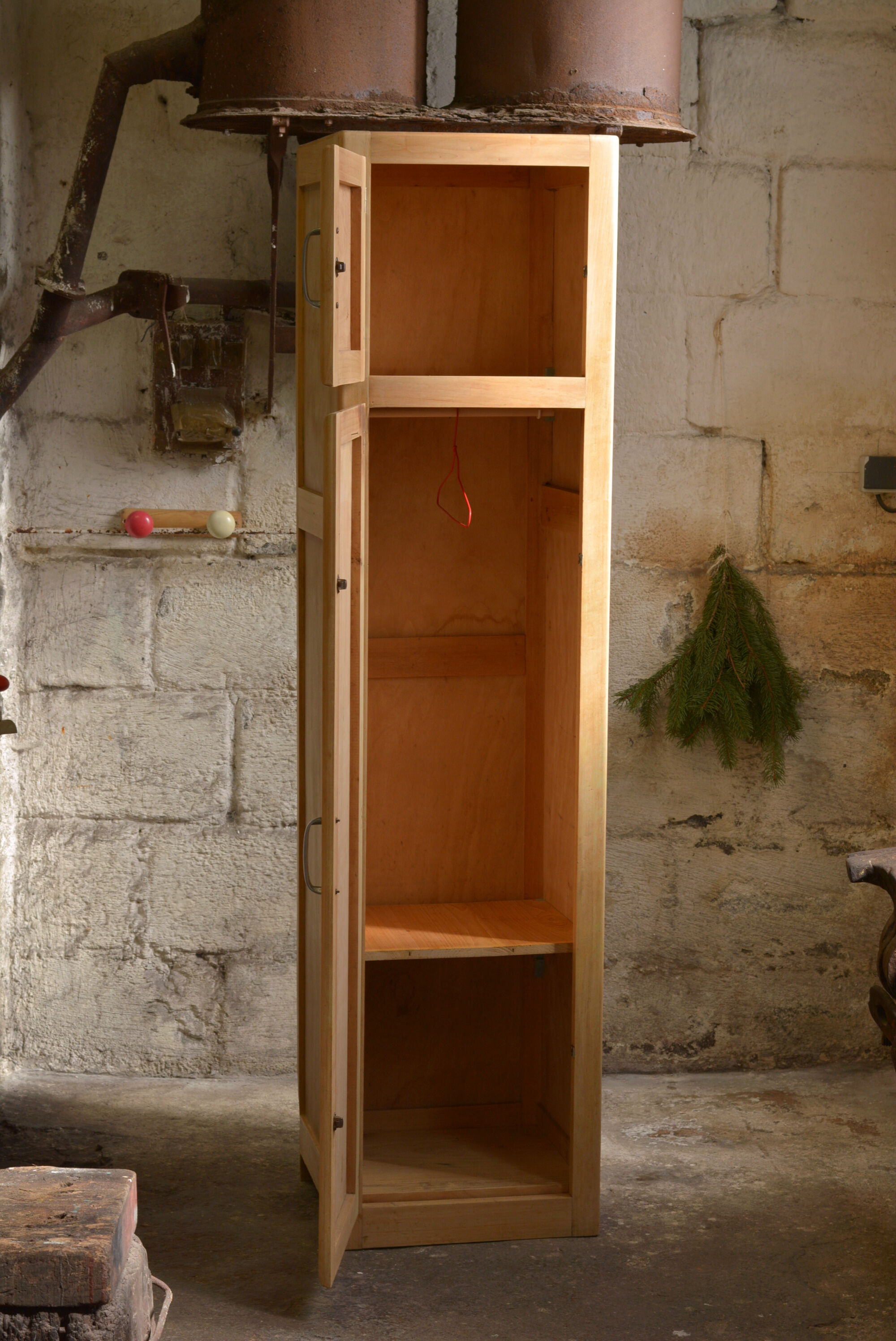 Vestiaire en bois pour enfant