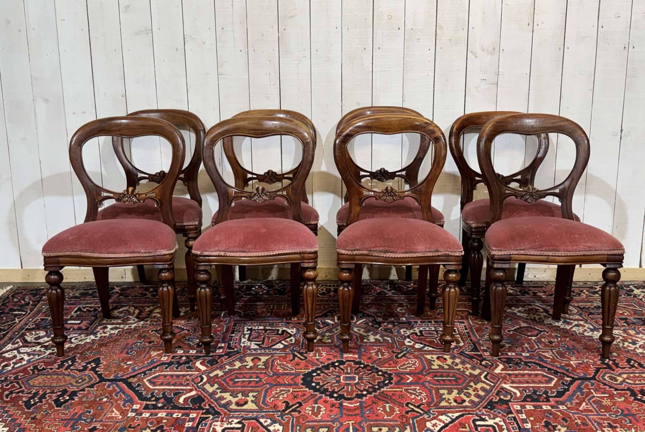 Suite de 8 chaises anglaises en acajou de style Victorien
