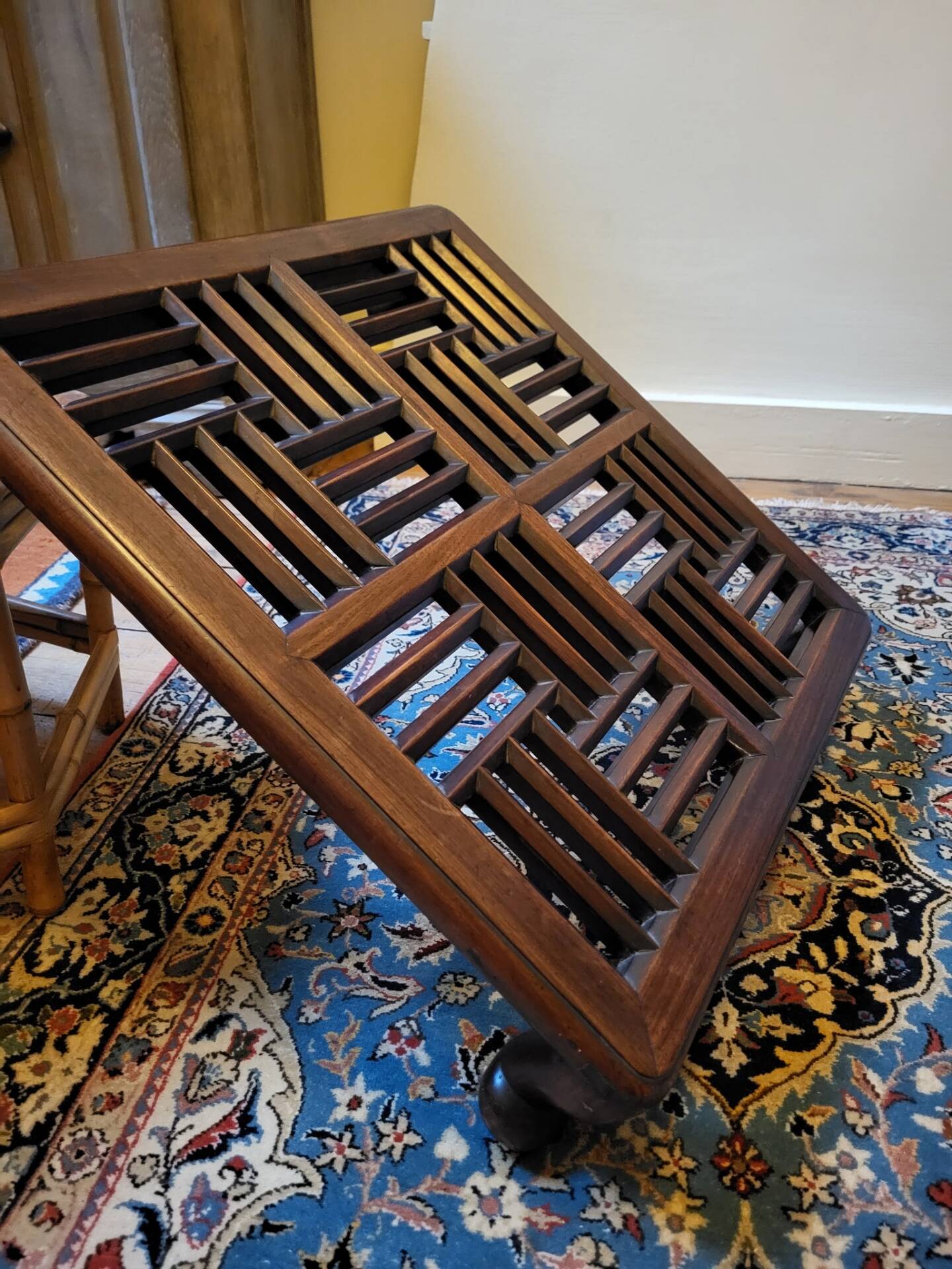 Antique Chinese coffee table in mahogany – openwork top – Qing style