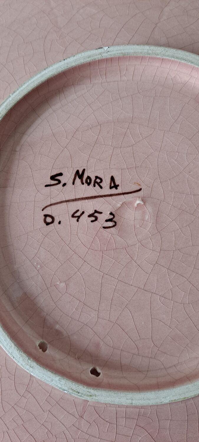 Flat plate cracked flowery