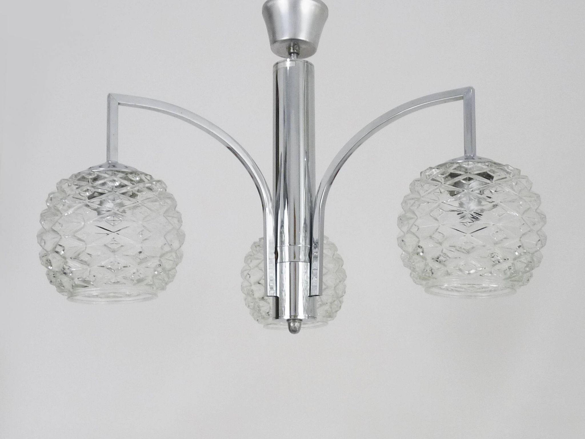 Italian Targetti Sankey chandelier in chrome metal with 3 lights. 70s