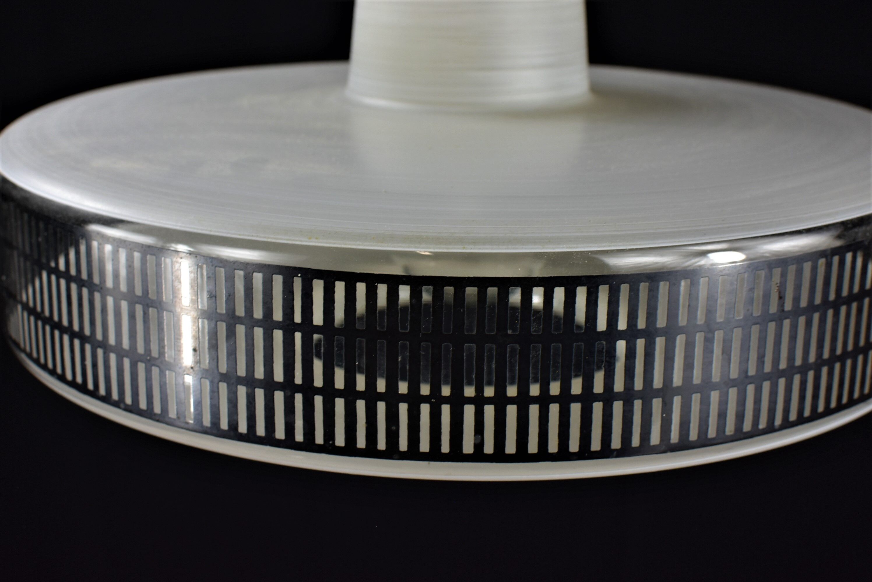 Ridged glass ceiling lamp