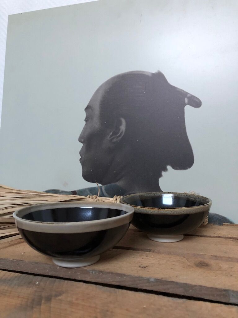 Lot of black ceramic-style bowls
