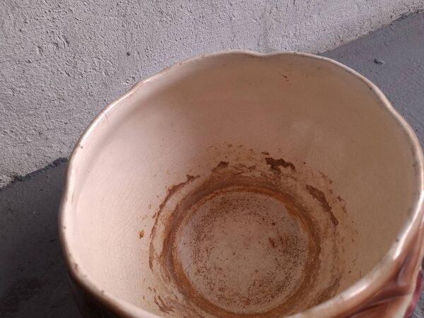 Vase , cache pot en barbotine art nouveau