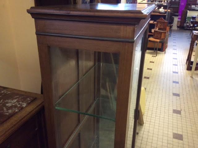 Vitrine en bois ancienne