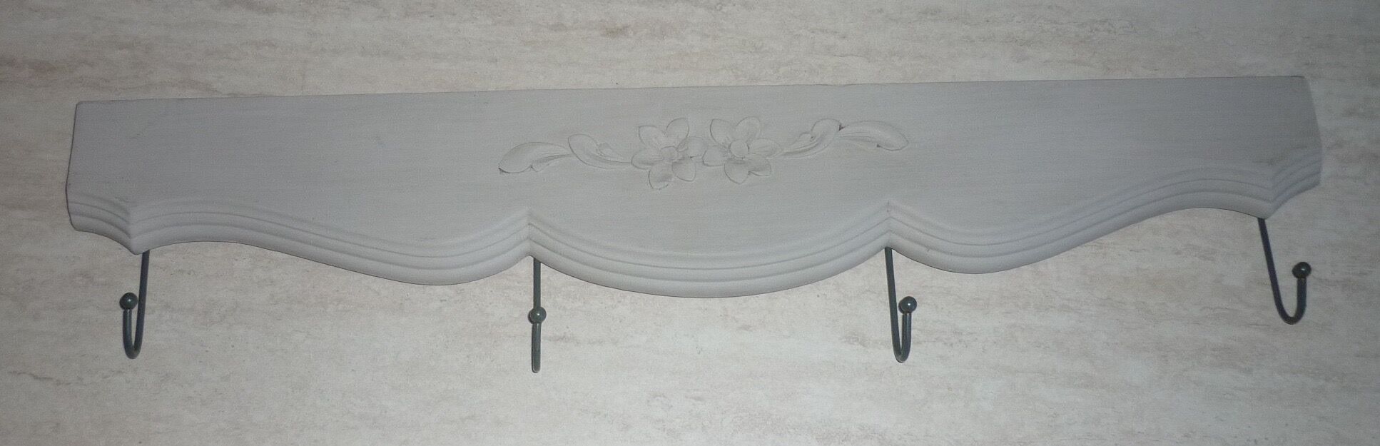 Wooden coat rack 4 hooks gray flowers