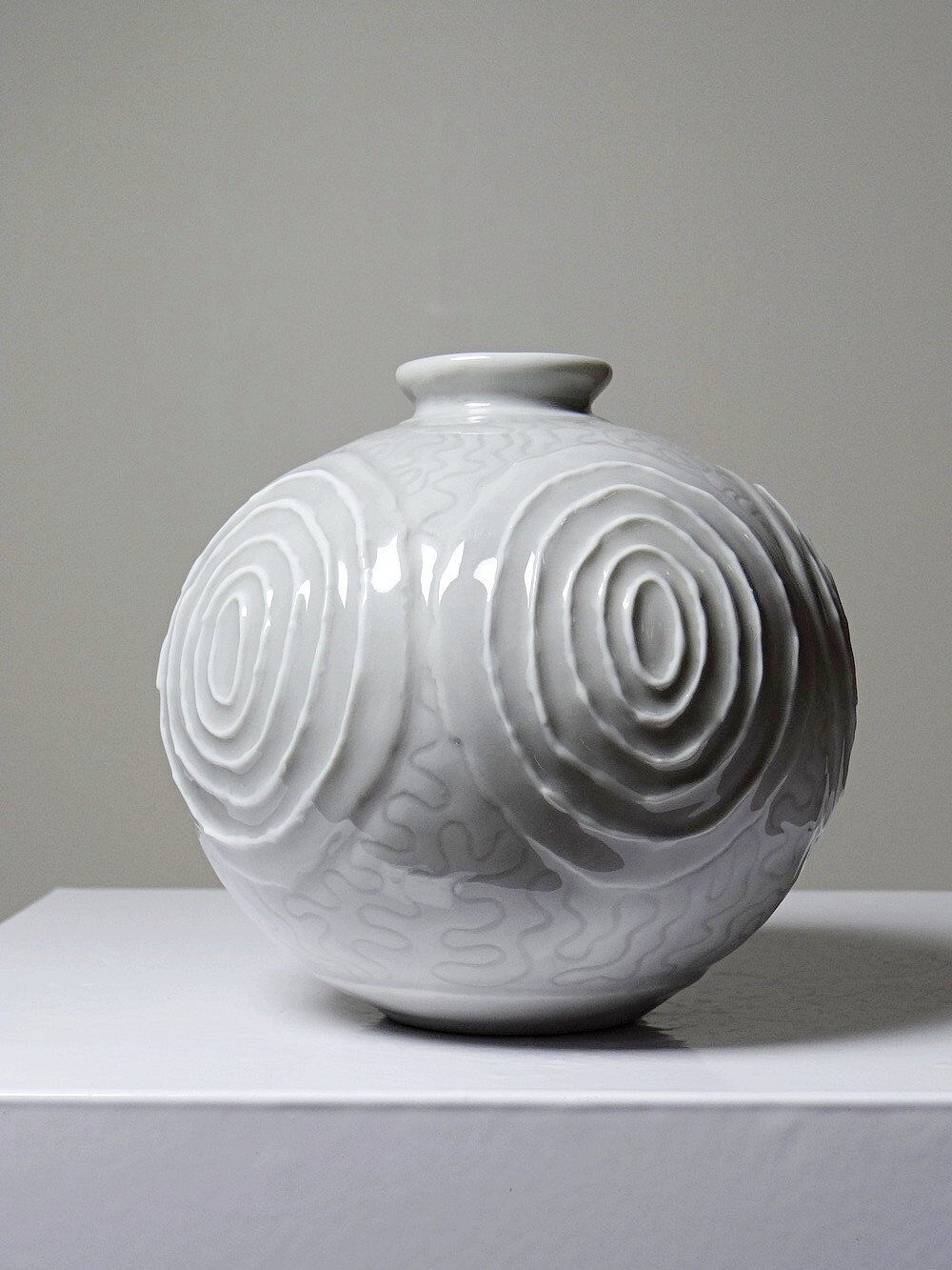 Small round porcelain vase in Art Deco style 1935