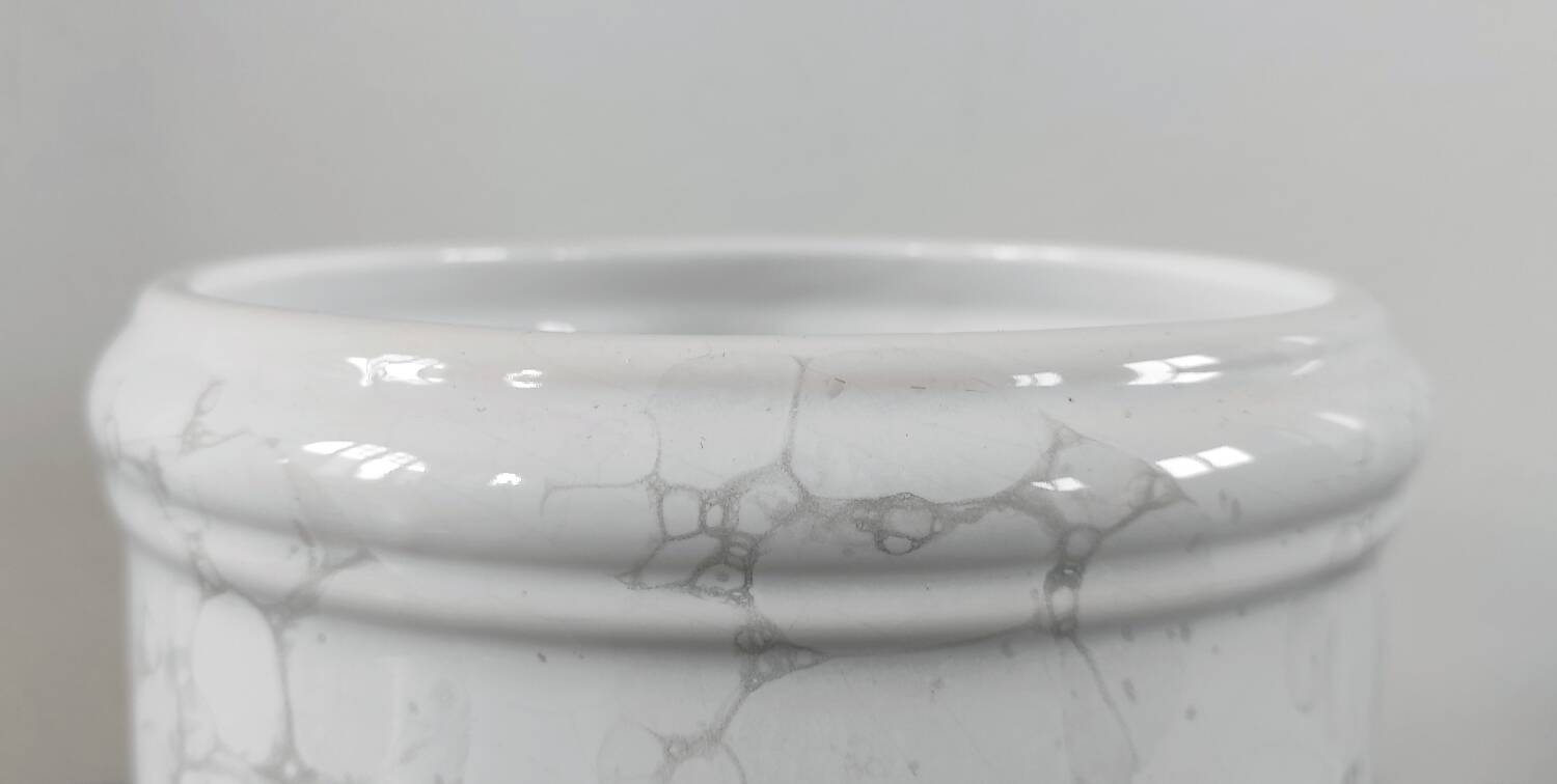 Vintage tripod cache-pot in glazed earthenware with a bubble decoration.