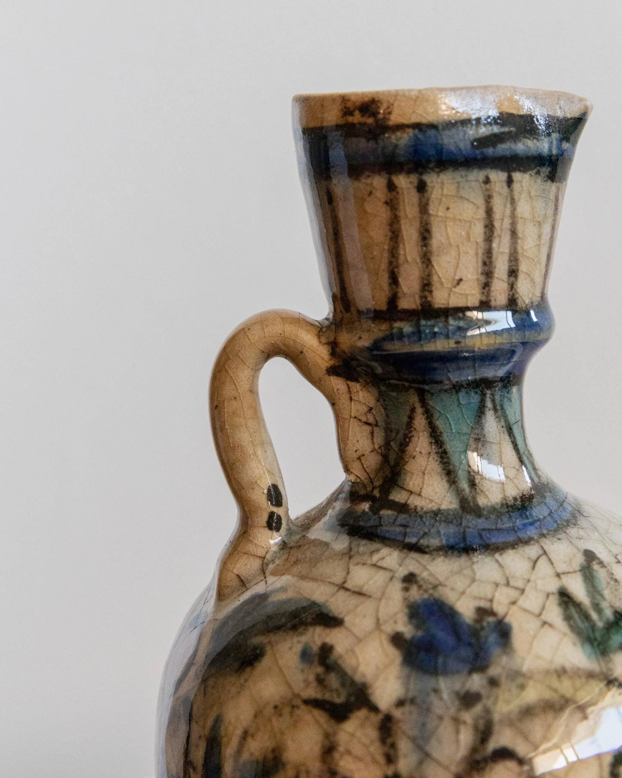 Vase en céramique antique du XVIIIe siècle, peint à la main, design proche-oriental à motif floral avec anse, petit objet d’art décoratif, idée cadeau