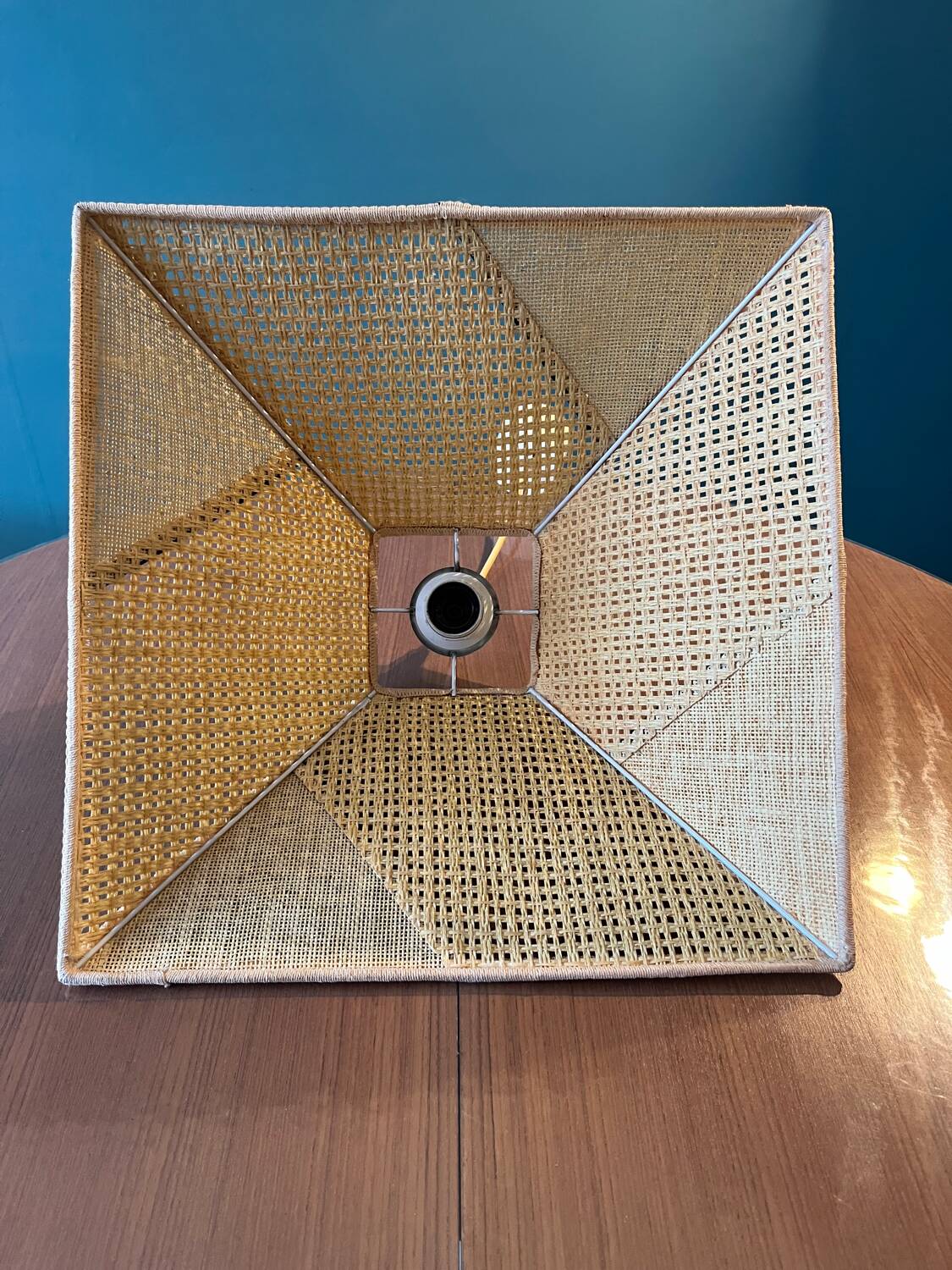 Suspension in wicker fabric canework